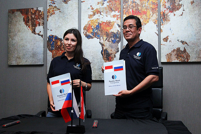 PT Pusaka Bumi Transportasi bersama Chetra Rusia berencana akan mendirikan pabrik perakitan buldoser di Indonesia.