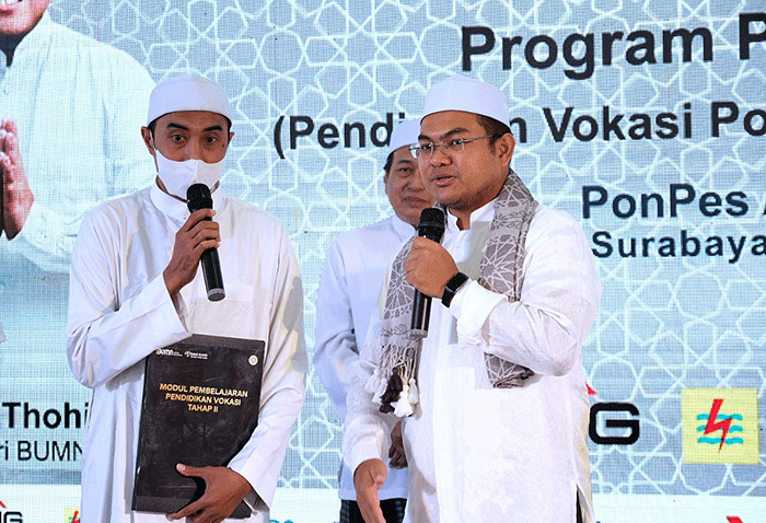 Kick off Program Bakti BUMN untuk Santri di Pondok Pesantren Assalafi Al Fithrah, Surabaya, Rabu (14/9/2022).