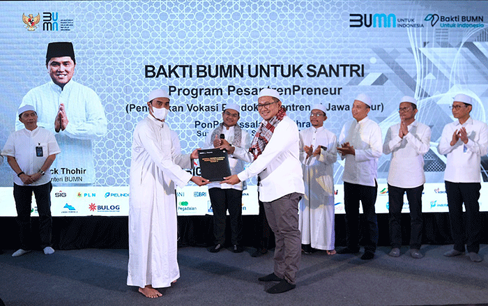 Kick off Program Bakti BUMN untuk Santri di Pondok Pesantren Assalafi Al Fithrah, Surabaya, Rabu (14/9/2022).