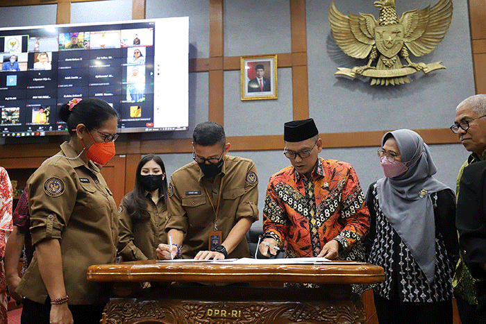 Rapat kerja bersama Komisi X DPR di Kompleks Parlemen, Senayan, Jakarta, Rabu (21/9/2022).