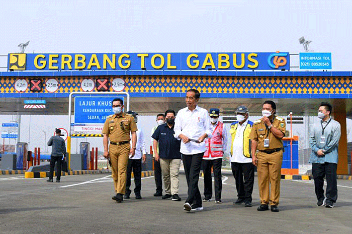 Presiden Joko Widodo meresmikan Jalan Tol Cibitung-Cilincing (JTCC) dan Jalan Tol Serpong-Balaraja seksi 1A di Gerbang Tol Gabus, Kabupaten Bekasi.