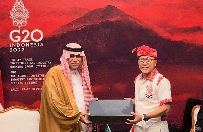 Menteri Perdagangan Zulkifli Hasan dan Menteri Perdagangan Arab Saudi Majid bin Abdullah Al-Qasabi mengadakan pertemuan bilateral di Nusa Dua, Badung.