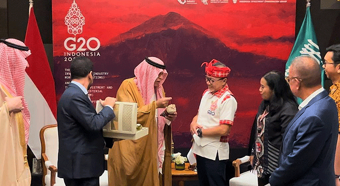 Menteri Perdagangan Zulkifli Hasan dan Menteri Perdagangan Arab Saudi Majid bin Abdullah Al-Qasabi mengadakan pertemuan bilateral di Nusa Dua, Badung.