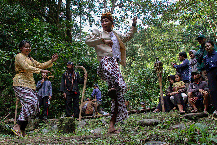 Ratusan warga mengikuti ritual Tradisi Iriban di Wangon Cenginging, Desa Lerep, Kecamatan Ungaran Barat, Kabupaten Semarang.