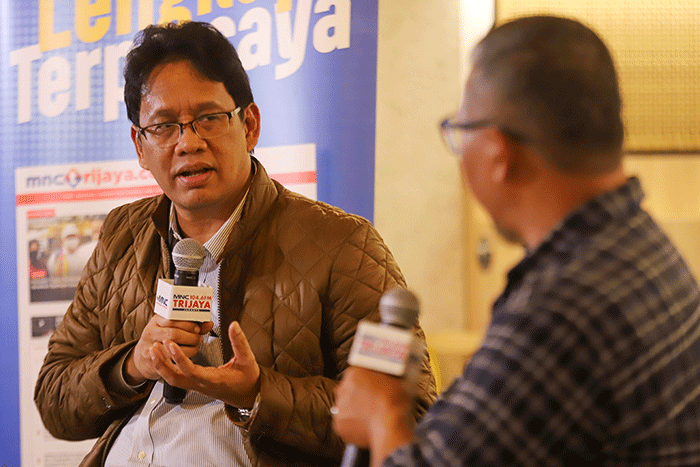 Ketua Dewan Komisioner Lembaga Penjamin Simpanan (LPS) Purbaya Yudhi Sadewa (kiri) saat menjadi narasumber dalam acara diskusi spesial 32 Tahun Trijaya FM.