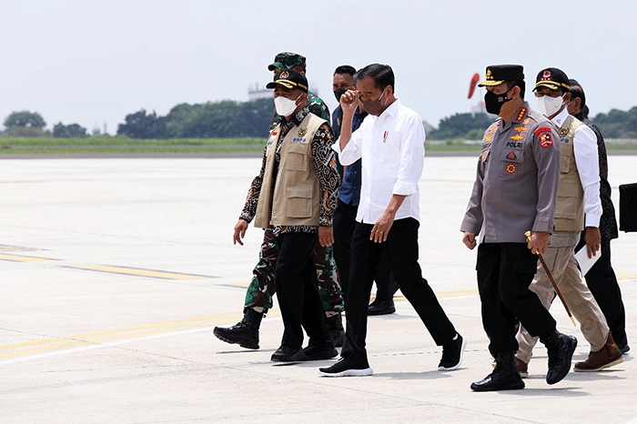 Presiden Joko Widodo secara resmi melepaskan bantuan kemanusiaan dari pemerintah Indonesia kepada korban bencana banjir dan tanah longsor di Pakistan.