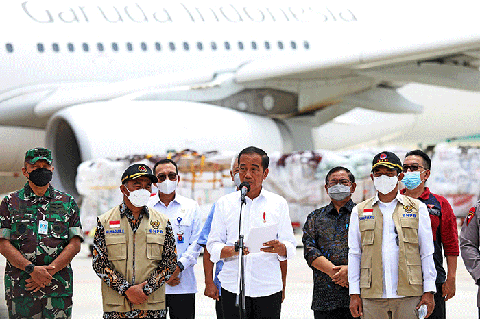 Presiden Joko Widodo secara resmi melepaskan bantuan kemanusiaan dari pemerintah Indonesia kepada korban bencana banjir dan tanah longsor di Pakistan.