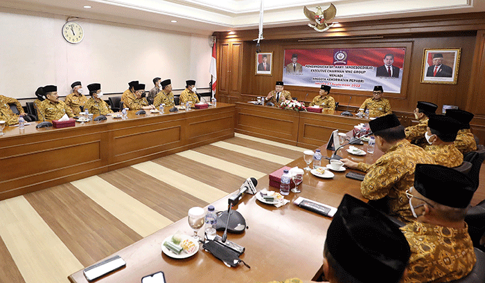 Pengangkatan anggota kehormatan Persatuan Purnawirawan dan Warakawuri TNI dan Polri (Pepabri) oleh Ketua Umum Pepabri Jenderal TNI (Purn) Agum Gumelar.