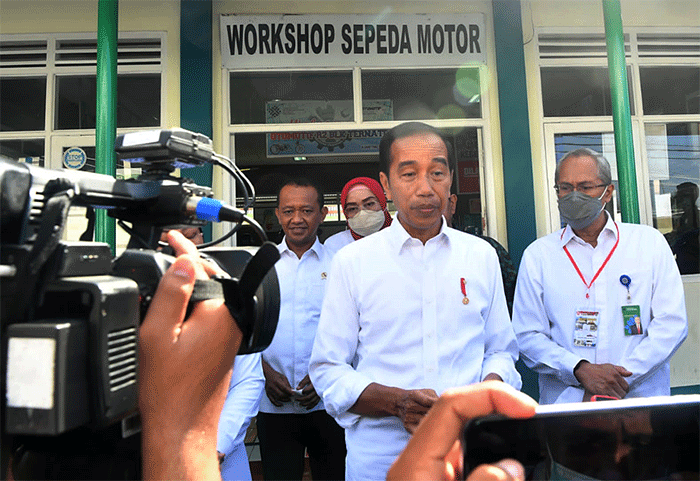 Di sela-sela kunjungan kerjanya ke Maluku Utara, Presiden Joko Widodo menyempatkan diri meninjau Balai Pelatihan Vokasi dan Produktivitas (BPVP) Kota Ternate.