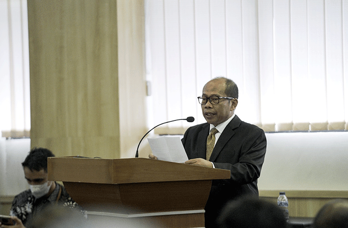 Anggota Dewan Pengawas BPKH, Suhaji Lestiadi akhirnya berhasil dikukuhkan memperoleh gelar Doktoral Fakultas Ekonomi di Univeritas Trisakti, Jakarta.