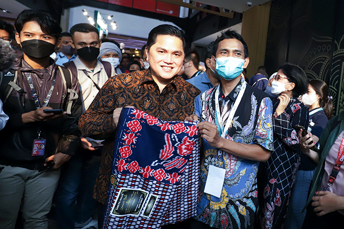 Menteri BUMN Erick Thohir (kiri) saat membuka penyelenggaraan Pameran Pasar Digital (PaDi) UMKM Hybrid Expo 2022 di Sarinah, Thamrin, Jakarta Pusat.