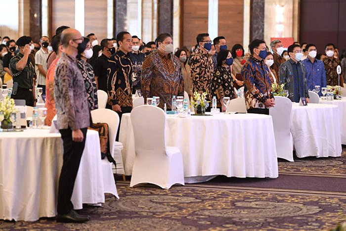 Presiden Joko Widodo saat menyampaikan sambutan pada acara United Overseas Bank (UOB) Economic Outlook 2023 yang digelar di Hotel Indonesia Kempinski.