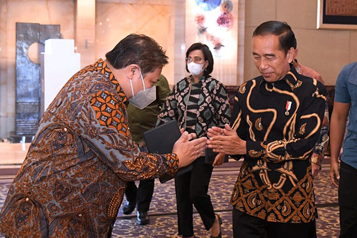 Presiden Joko Widodo saat menyampaikan sambutan pada acara United Overseas Bank (UOB) Economic Outlook 2023 yang digelar di Hotel Indonesia Kempinski.