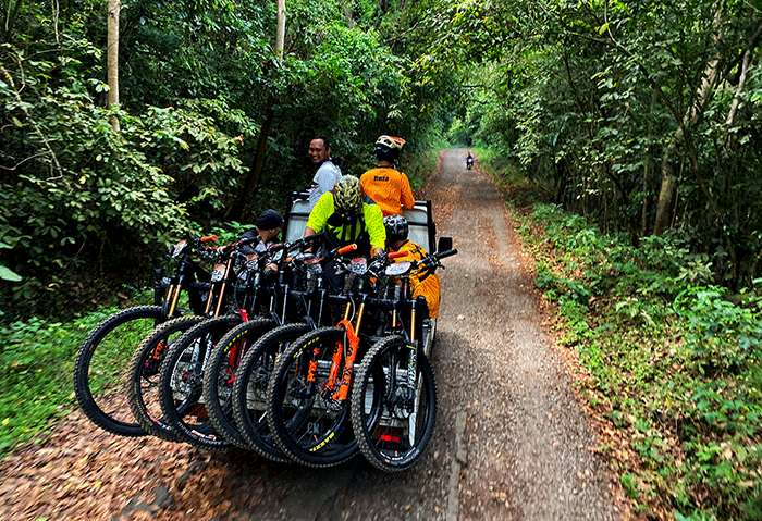Pagi yang cerah dan trek kering menyambut ratusan peserta kegiatan Mountain Bike Indonesia di Gunung Pinang Bike Park, Cilegon, Banten, Minggu (25/9/2022).