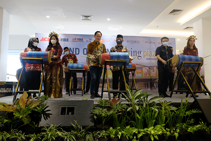 Wakil Bupati Gowa H. Abdul Rauf Malaganni menghadiri peresmian Living Plaza di Jalan Tun Abdul Razak, Gowa, Kamis (29/9/2022).