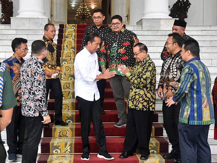 Presiden Joko Widodo menerima Majelis Nasional Korps Alumni Himpunan Mahasiswa Islam (KAHMI) di Istana Kepresidenan Bogor, Jawa Barat, Jumat (30/9/2022).