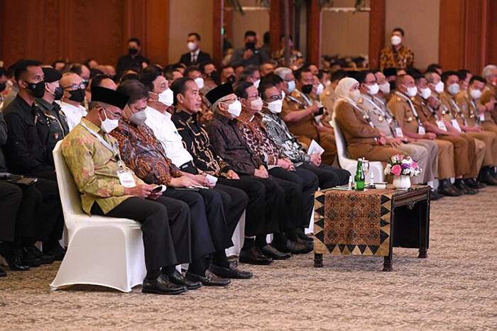 Presiden tidak ingin jika jajarannya justru menggunakan Anggaran Pendapatan dan Belanja Negara (APBN) untuk berbelanja produk impor.