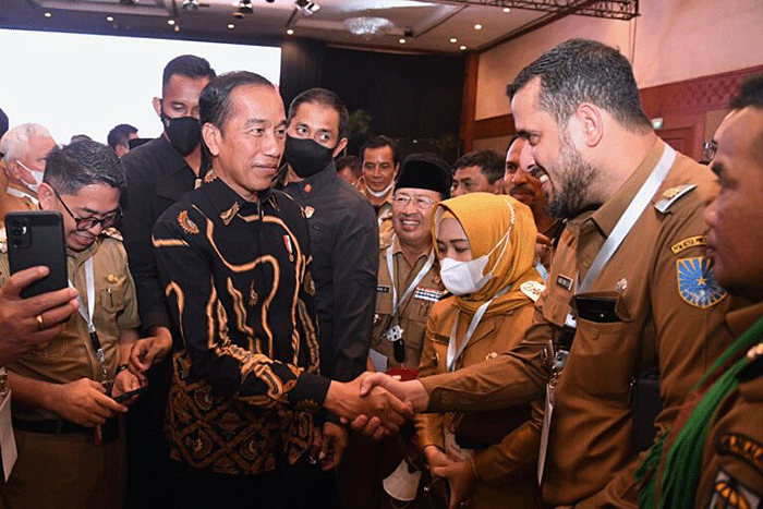 Presiden tidak ingin jika jajarannya justru menggunakan Anggaran Pendapatan dan Belanja Negara (APBN) untuk berbelanja produk impor.