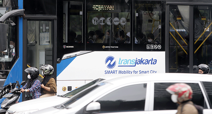 Transjakarta melintas di kawasan Bundaran HI, Jakarta Pusat, Kamis (29/9/2022).