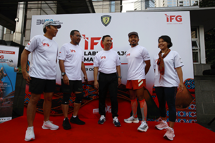 Staf Khusus Menteri BUMN Arya Sinulingga membuka ajang Road to IFG Labuan Bajo Marathon 2022 di kawasan Car Free Day (CFD) Jl.Jend Sudirman, Jakarta.