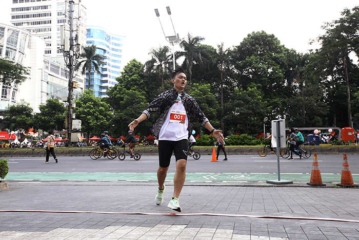 Staf Khusus Menteri BUMN Arya Sinulingga membuka ajang Road to IFG Labuan Bajo Marathon 2022 di kawasan Car Free Day (CFD) Jl.Jend Sudirman, Jakarta.