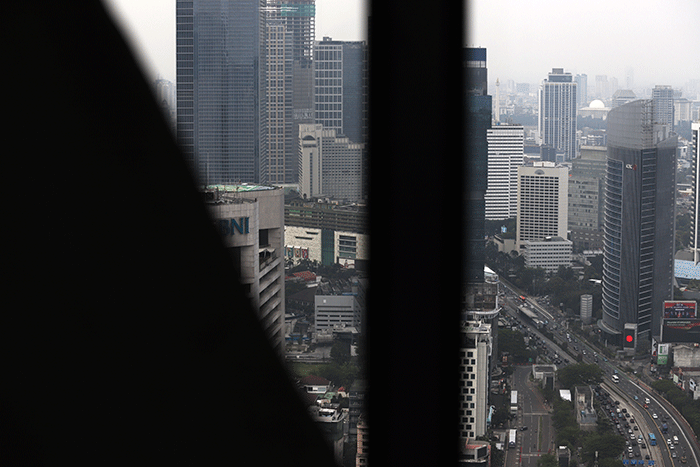 Gedung bertingkat terlihat dari ketinggian di kawasan Jakarta Pusat, Senin (3/10/2022).