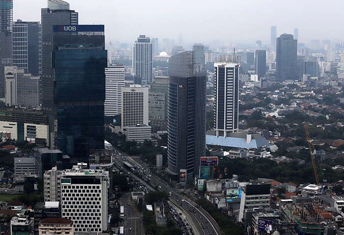 Gedung bertingkat terlihat dari ketinggian di kawasan Jakarta Pusat, Senin (3/10/2022).