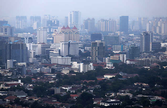 Gedung bertingkat terlihat dari ketinggian di kawasan Jakarta Pusat, Senin (3/10/2022).