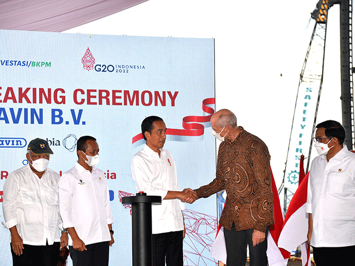 Presiden Joko Widodo melakukan peletakan batu pertama pabrik PT Wavin Manufacturing Indonesia di Kawasan Industri Terpadu Batang (KITB), Kabupaten Batang.