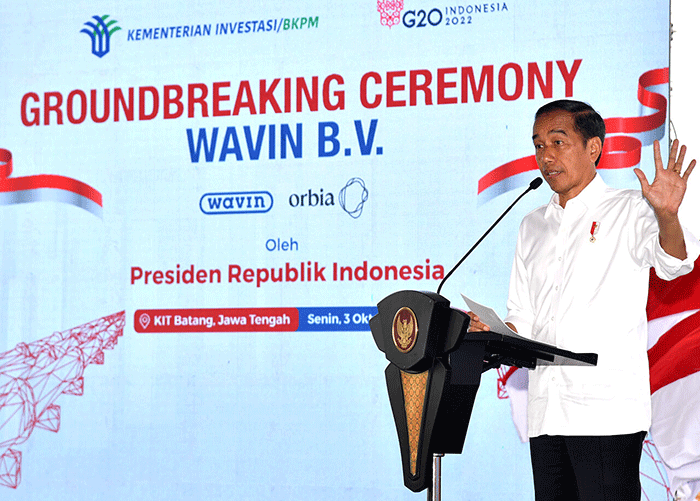 Presiden Joko Widodo melakukan peletakan batu pertama pabrik PT Wavin Manufacturing Indonesia di Kawasan Industri Terpadu Batang (KITB), Kabupaten Batang.