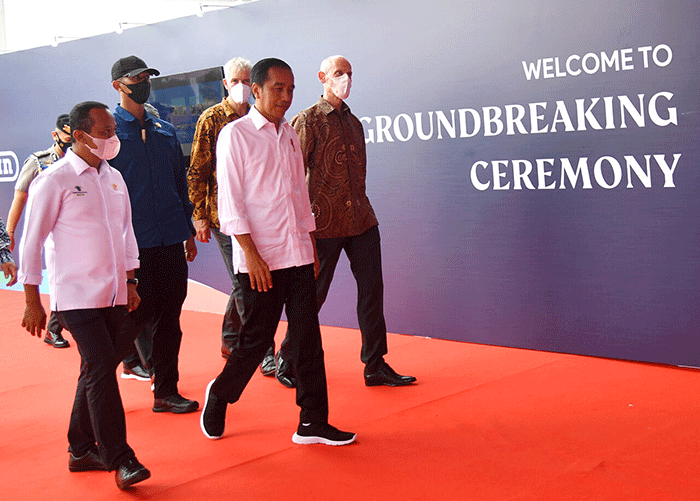 Presiden Joko Widodo melakukan peletakan batu pertama pabrik PT Wavin Manufacturing Indonesia di Kawasan Industri Terpadu Batang (KITB), Kabupaten Batang.