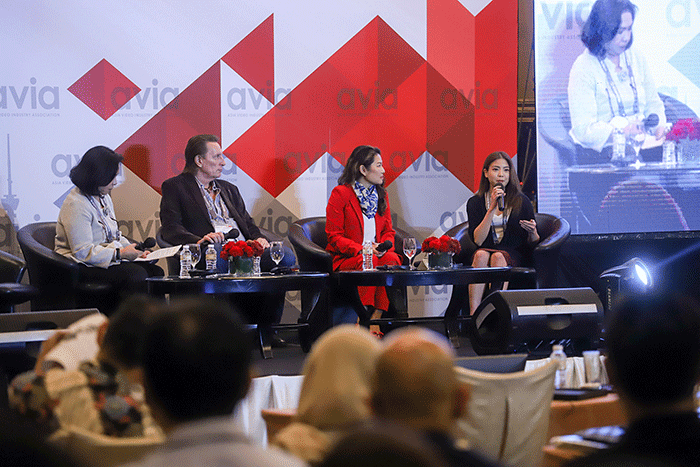 Managing Director Vision+ Clarissa Tanoesoedibjo (kanan) menjadi pembicara membahas konten yang ada pada Vision+ dalam acara Indonesia in View 2022.