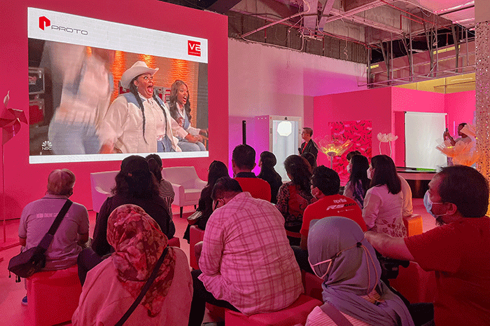 Proto telah menjadi berita utama global bagi para eksekutif, atlet, penghibur, pendidik, dan seniman di seluruh dunia.
