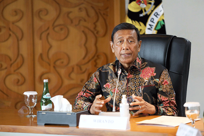 Ketua MPR RI Bambang Soesatyo didampingi Wakil Ketua MPR RI Yandri Susanto dan Ketua Dewan Pertimbangan Presiden (Wantimpres) Wiranto melakukan pertemuan.