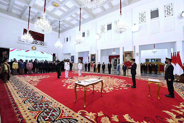 Presiden Joko Widodo resmi melantik pasangan Gubernur dan Wakil Gubernur Daerah Istimewa Yogyakarta terpilih masa jabatan tahun 2022 – 2027 di Istana Negara.