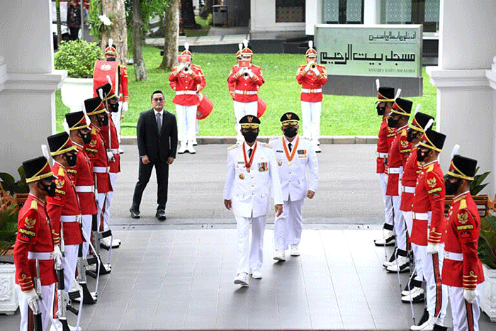 Presiden Joko Widodo resmi melantik pasangan Gubernur dan Wakil Gubernur Daerah Istimewa Yogyakarta terpilih masa jabatan tahun 2022 – 2027 di Istana Negara.
