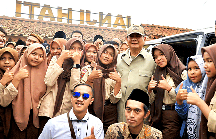 Kunjungan tersebut dimaksudkan mencari hal-hal positif yang dapat diadopsi dari desa percontohan tersebut.