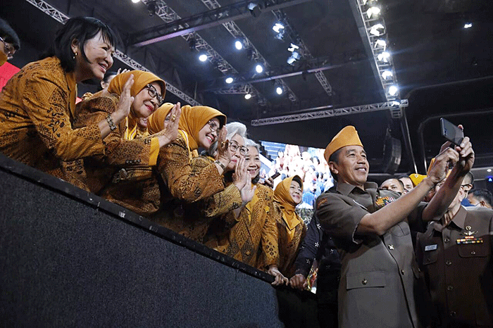 Presiden Joko Widodo saat menghadiri Pembukaan Kongres XII Legiun Veteran Republik Indonesia (LVRI) dan Munas XI Persatuan Istri Veteran Republik Indonesia.