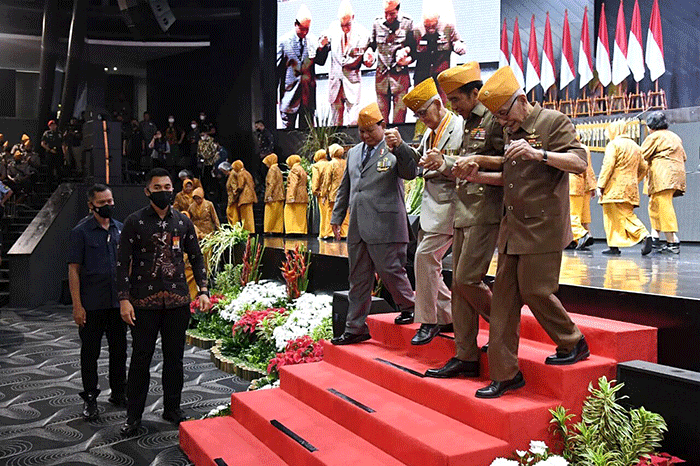Presiden Joko Widodo saat menghadiri Pembukaan Kongres XII Legiun Veteran Republik Indonesia (LVRI) dan Munas XI Persatuan Istri Veteran Republik Indonesia.