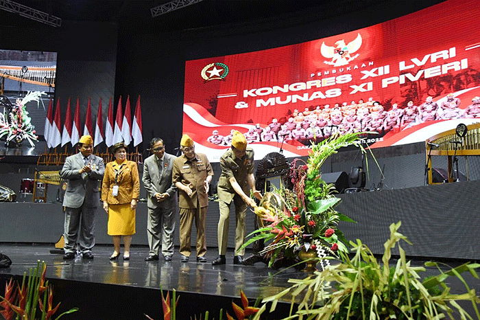 Presiden Joko Widodo saat menghadiri Pembukaan Kongres XII Legiun Veteran Republik Indonesia (LVRI) dan Munas XI Persatuan Istri Veteran Republik Indonesia.
