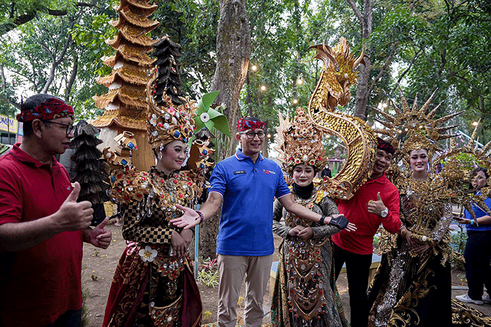 Menparekraf Sandiaga Salahuddin Uno meresmikan taman rekreasi The Carnival yang berada di Kabupaten Nganjuk, Jawa Timur, Sabtu (8/10/2022).