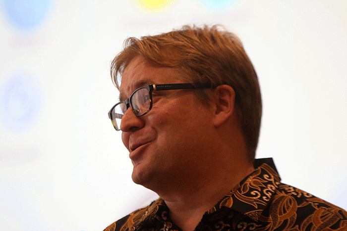 CTO dan Co-Founder Aiven Heikki Nousiainen memberikan paparan terkait kegiatan bisnis perusahaan Aiven kepada rekan media saat media briefing.
