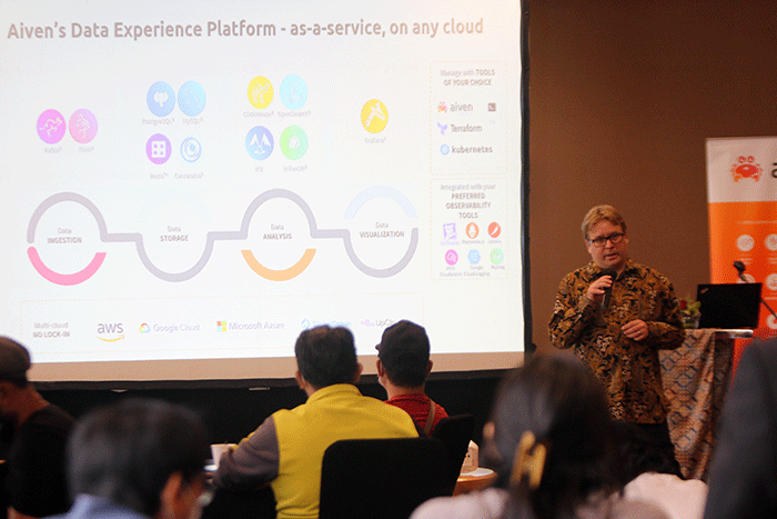 CTO dan Co-Founder Aiven Heikki Nousiainen memberikan paparan terkait kegiatan bisnis perusahaan Aiven kepada rekan media saat media briefing.