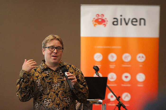 CTO dan Co-Founder Aiven Heikki Nousiainen memberikan paparan terkait kegiatan bisnis perusahaan Aiven kepada rekan media saat media briefing.