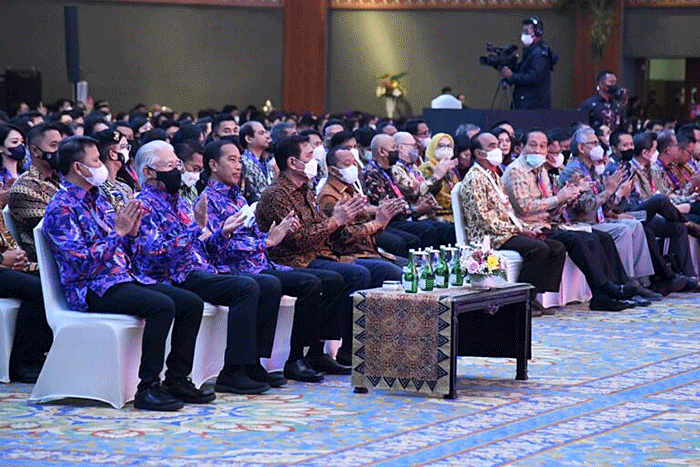 Presiden Joko Widodo memberikan sambutan pada saat meresmikan pembukaan Investor Daily Summit 2022 di Jakarta Convention Center (JCC), Jakarta.