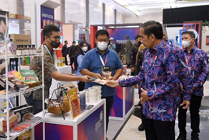 Presiden Joko Widodo memberikan sambutan pada saat meresmikan pembukaan Investor Daily Summit 2022 di Jakarta Convention Center (JCC), Jakarta.