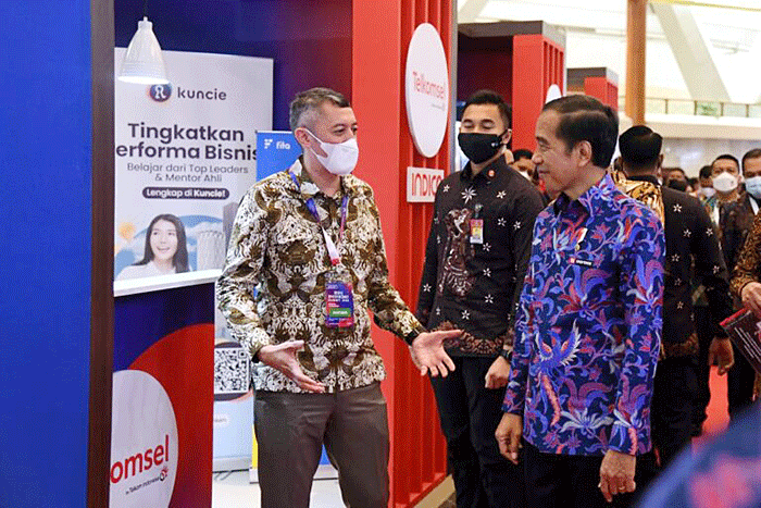 Presiden Joko Widodo memberikan sambutan pada saat meresmikan pembukaan Investor Daily Summit 2022 di Jakarta Convention Center (JCC), Jakarta.