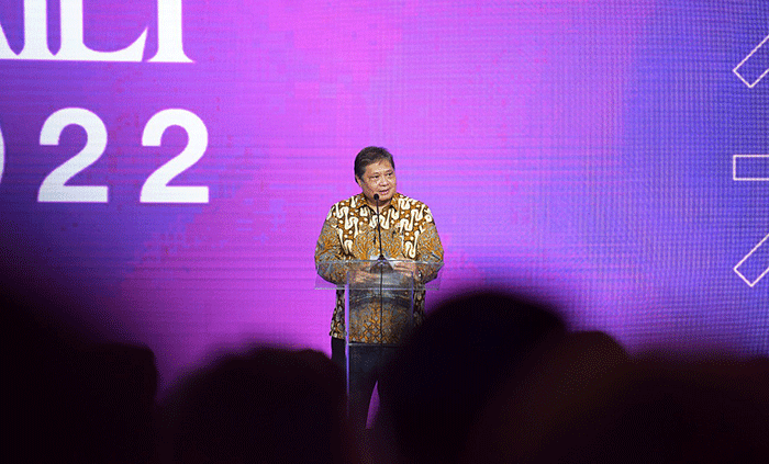 Menteri Koordinator Bidang Perekonomian Airlangga Hartarto memberikan paparannya dalam acara BNI Investor Daily Summit 2022 di Jakarta, Selasa (11/10/2022).
