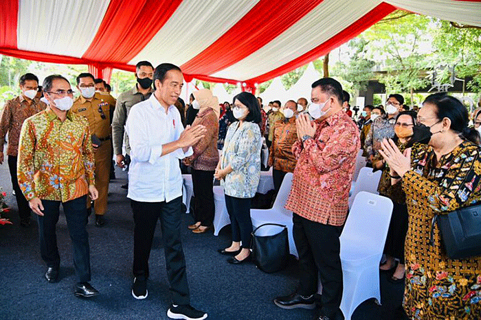 Presiden Joko Widodo meluncurkan vaksin Covid-19 buatan Bio Farma, IndoVac, di Pabrik PT Bio Farma (Persero), Kota Bandung, Provinsi Jawa Barat.