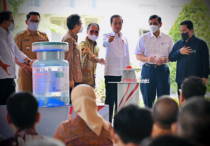 Presiden Joko Widodo meluncurkan vaksin Covid-19 buatan Bio Farma, IndoVac, di Pabrik PT Bio Farma (Persero), Kota Bandung, Provinsi Jawa Barat.